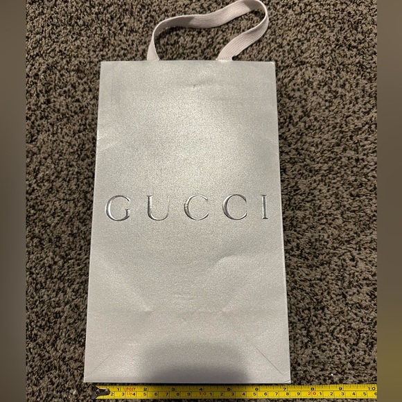 2023 Gucci Christmas gift bag - Picture 2 of 6